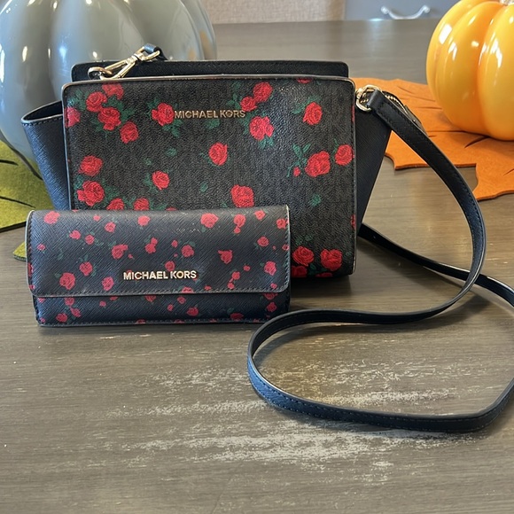 Michael Kors selma black and red roses - Picture 1 of 16